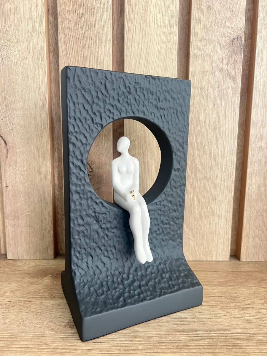 ADORNO MUJER EN CALMA1