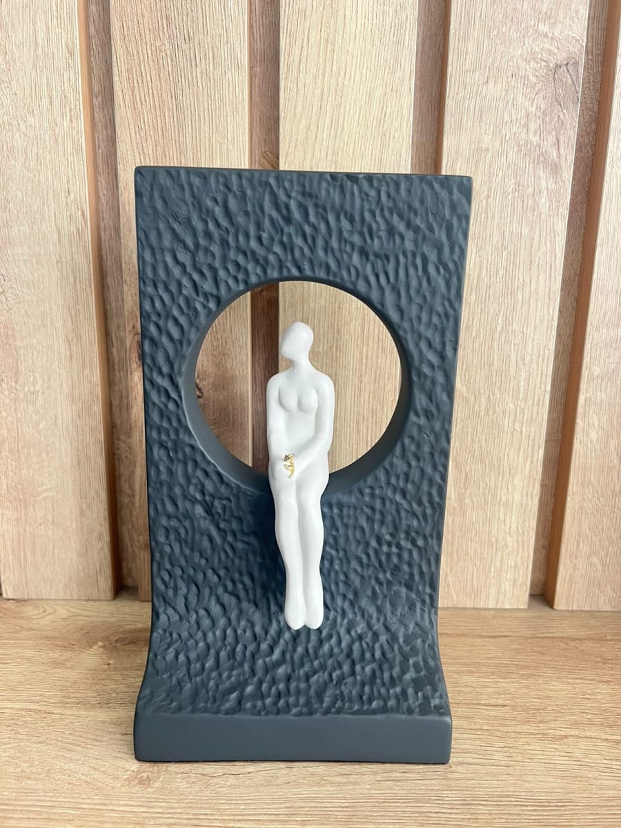 ADORNO MUJER EN CALMA2