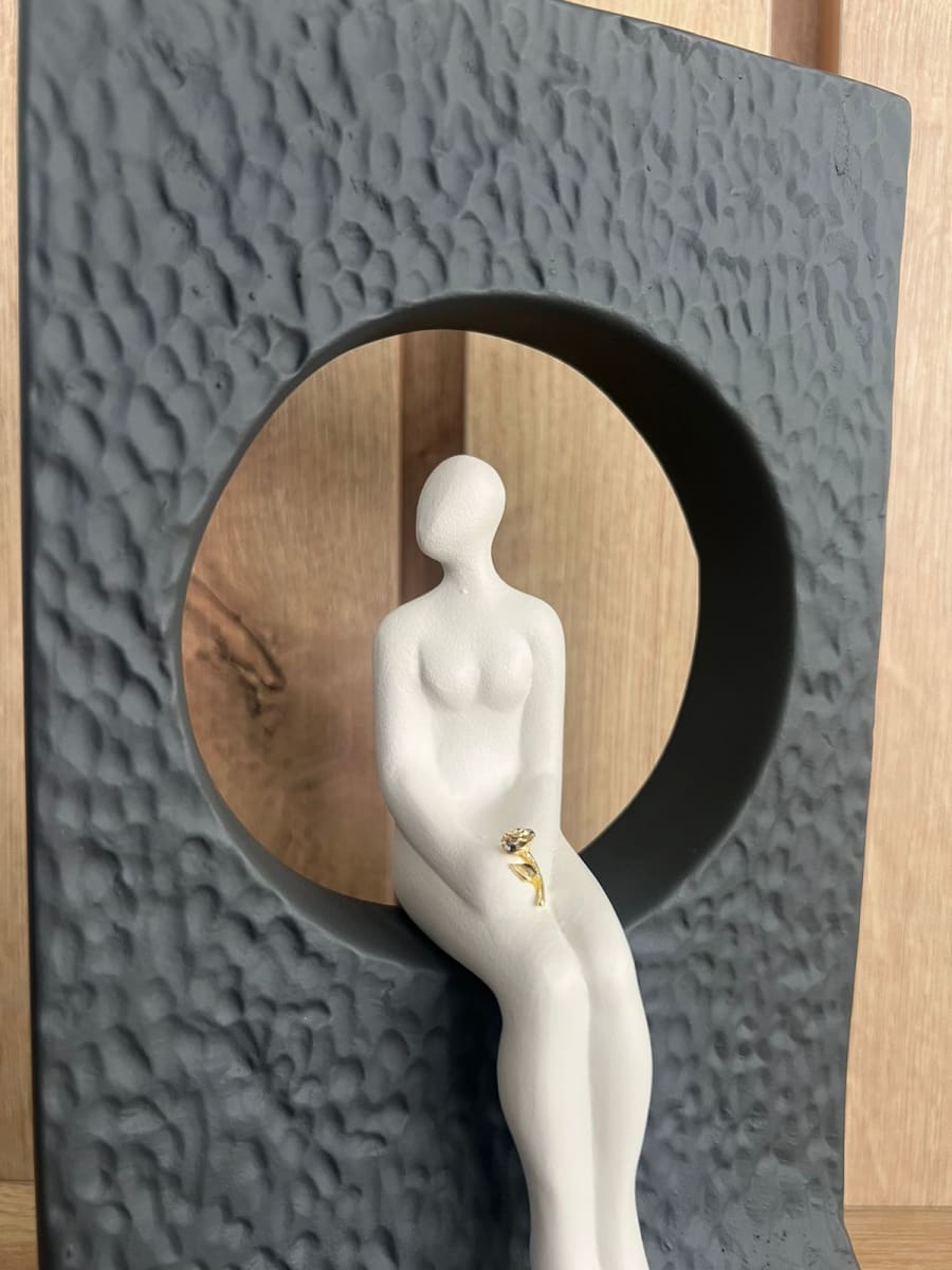 ADORNO MUJER EN CALMA3