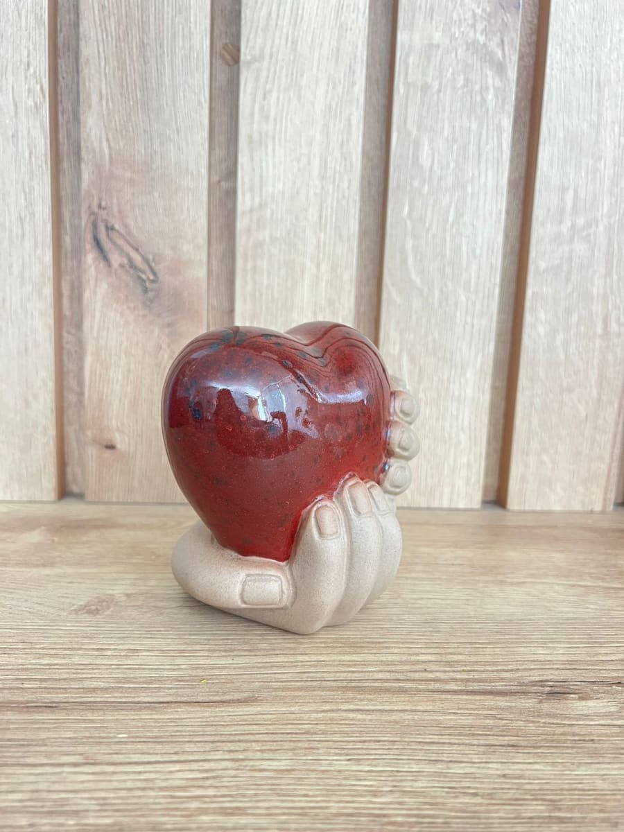 ADORNO CORAZÓN EN MANO1