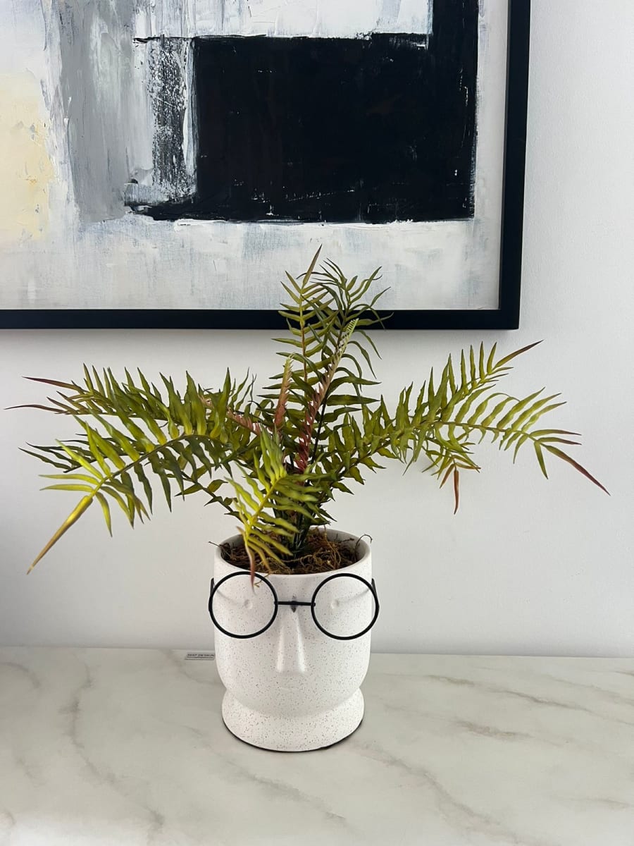 ARREGLO FLORAL HELECHO ANTEOJOS