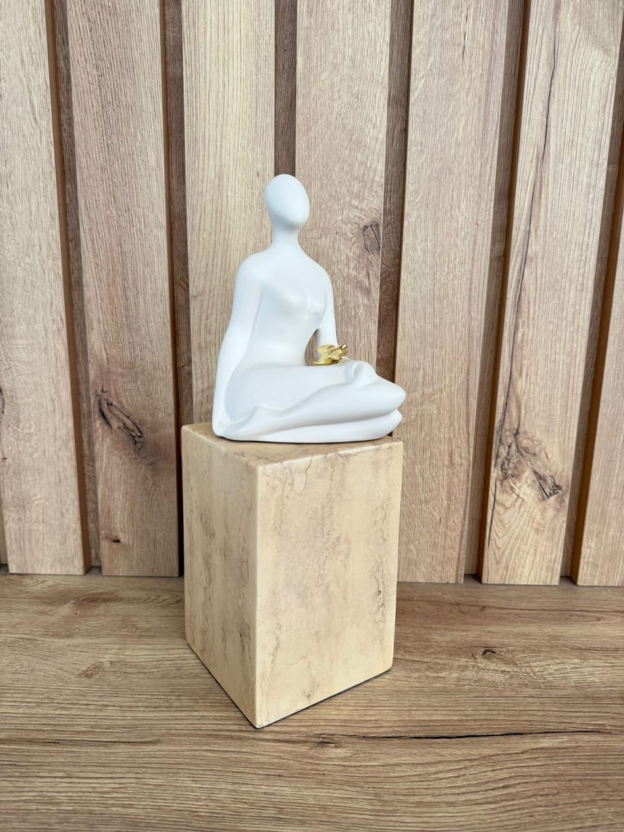 ADORNO ESCULTURA DAMA1