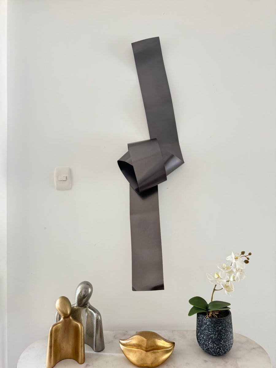 ESCULTURA DE PARED NUDO GRAFITO