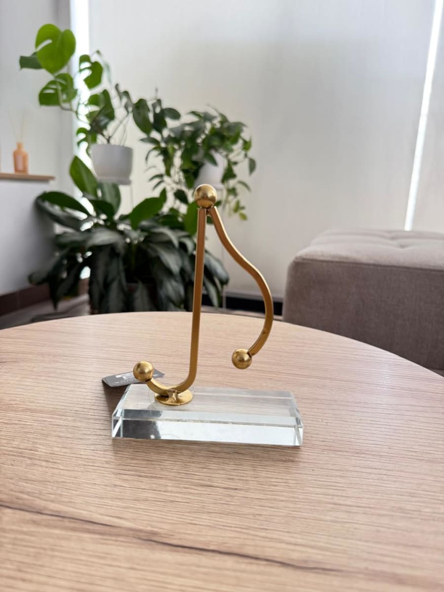 ADORNO DE ESCRITORIO MELODÍA DORADA2