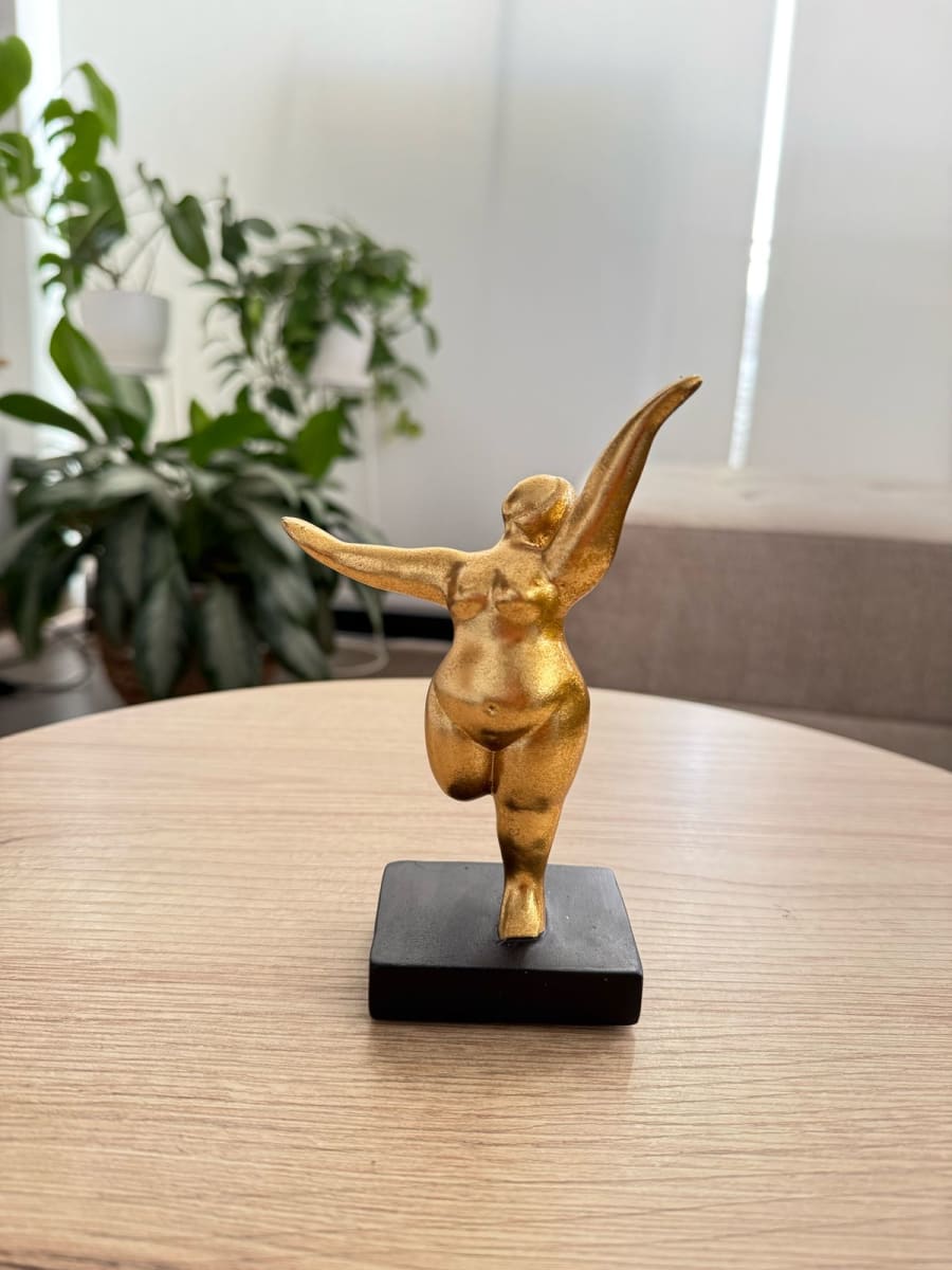 ADORNO DAMA EN MOVIMIENTO2