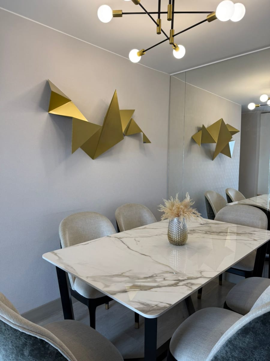 ESCULTURA DE PARED GEOMÉTRICA DORADA3