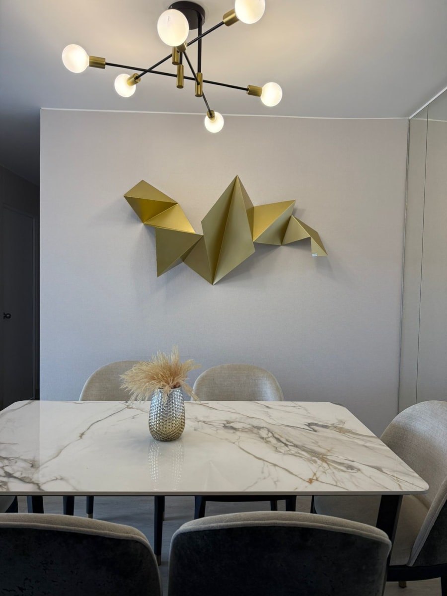 ESCULTURA DE PARED GEOMÉTRICA DORADA