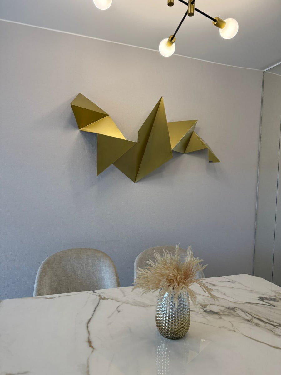 ESCULTURA DE PARED GEOMÉTRICA DORADA1