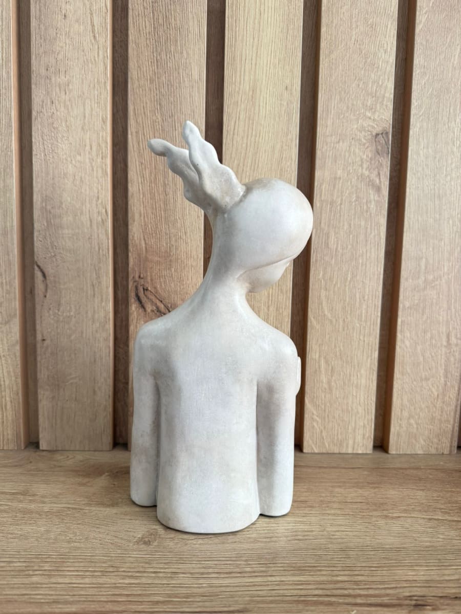 ADORNO ESCULTURA DAMA NUBE3