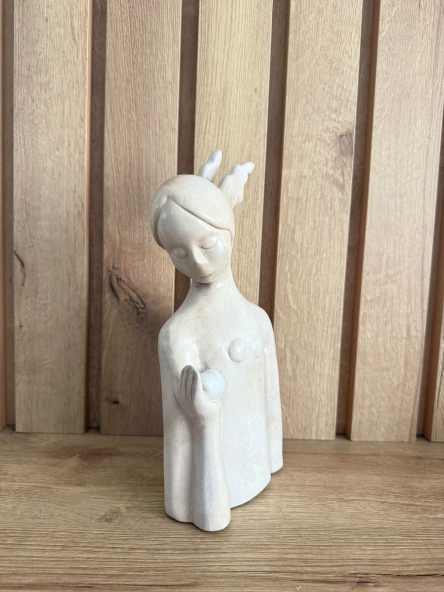 ADORNO ESCULTURA DAMA NUBE2