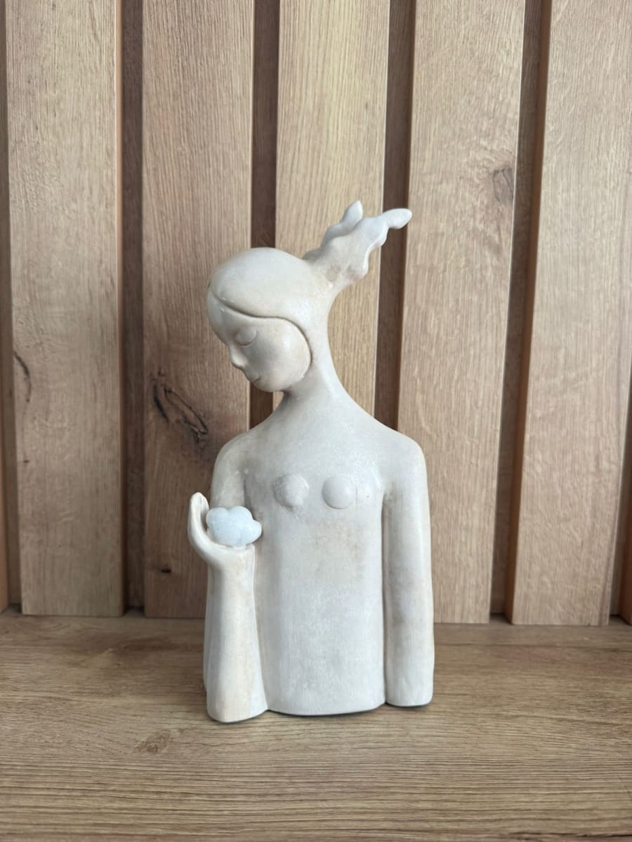 ADORNO ESCULTURA DAMA NUBE1