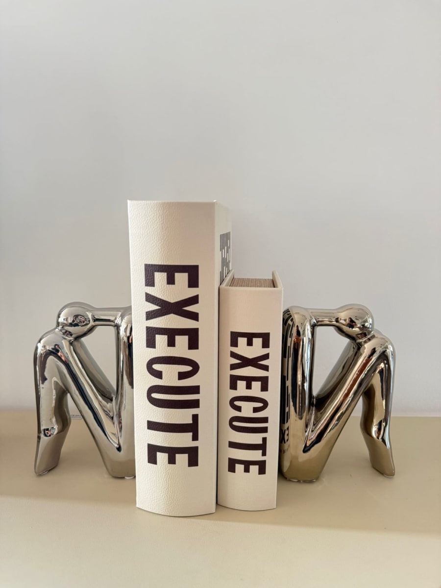 SUJETA LIBROS PAREJA PLATEADO DECOR3