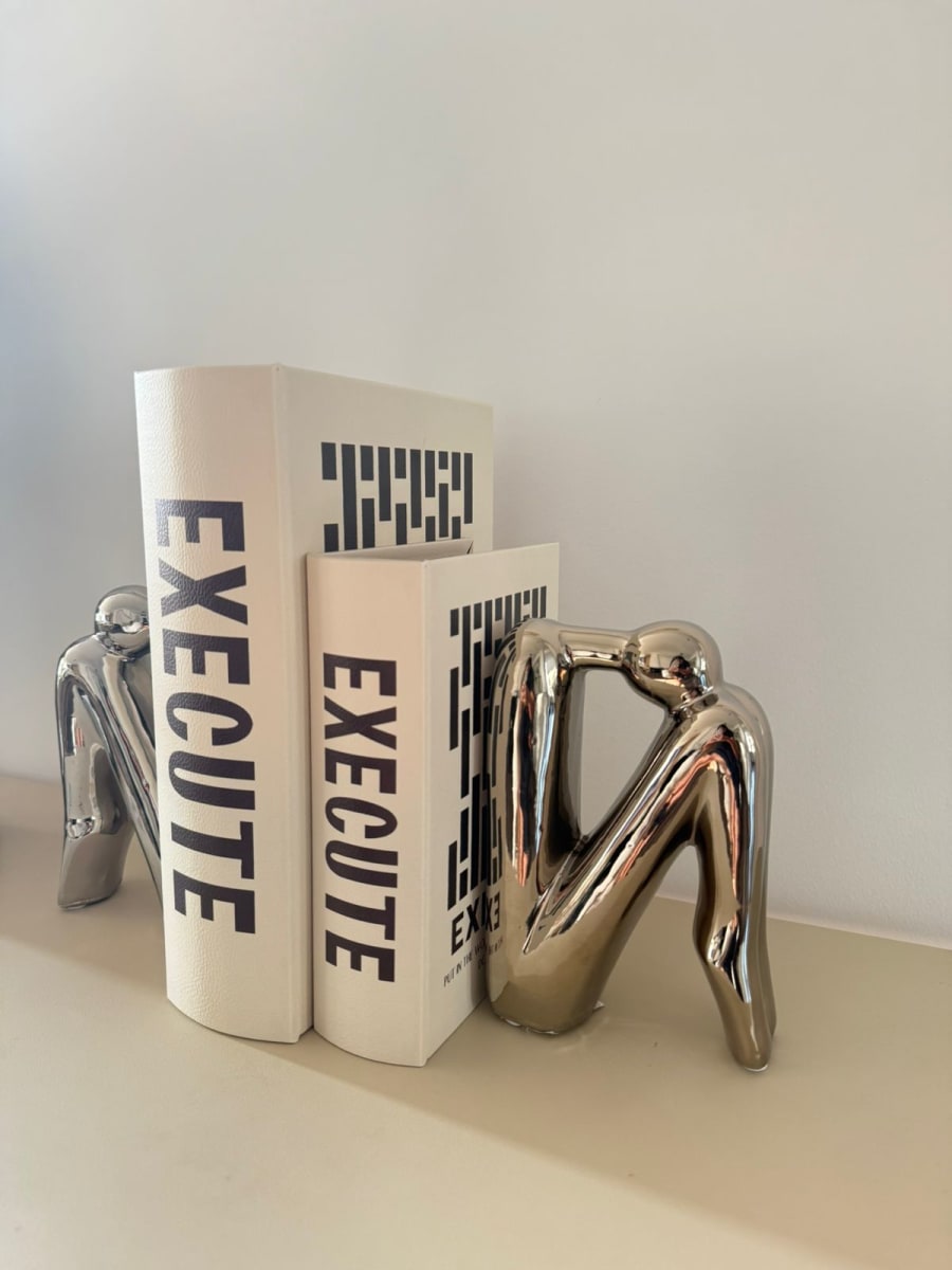 SUJETA LIBROS PAREJA PLATEADO DECOR2