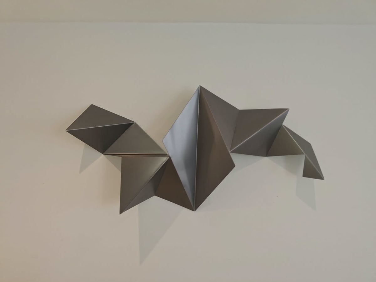 ESCULTURA DE PARED GEOMÉTRICA