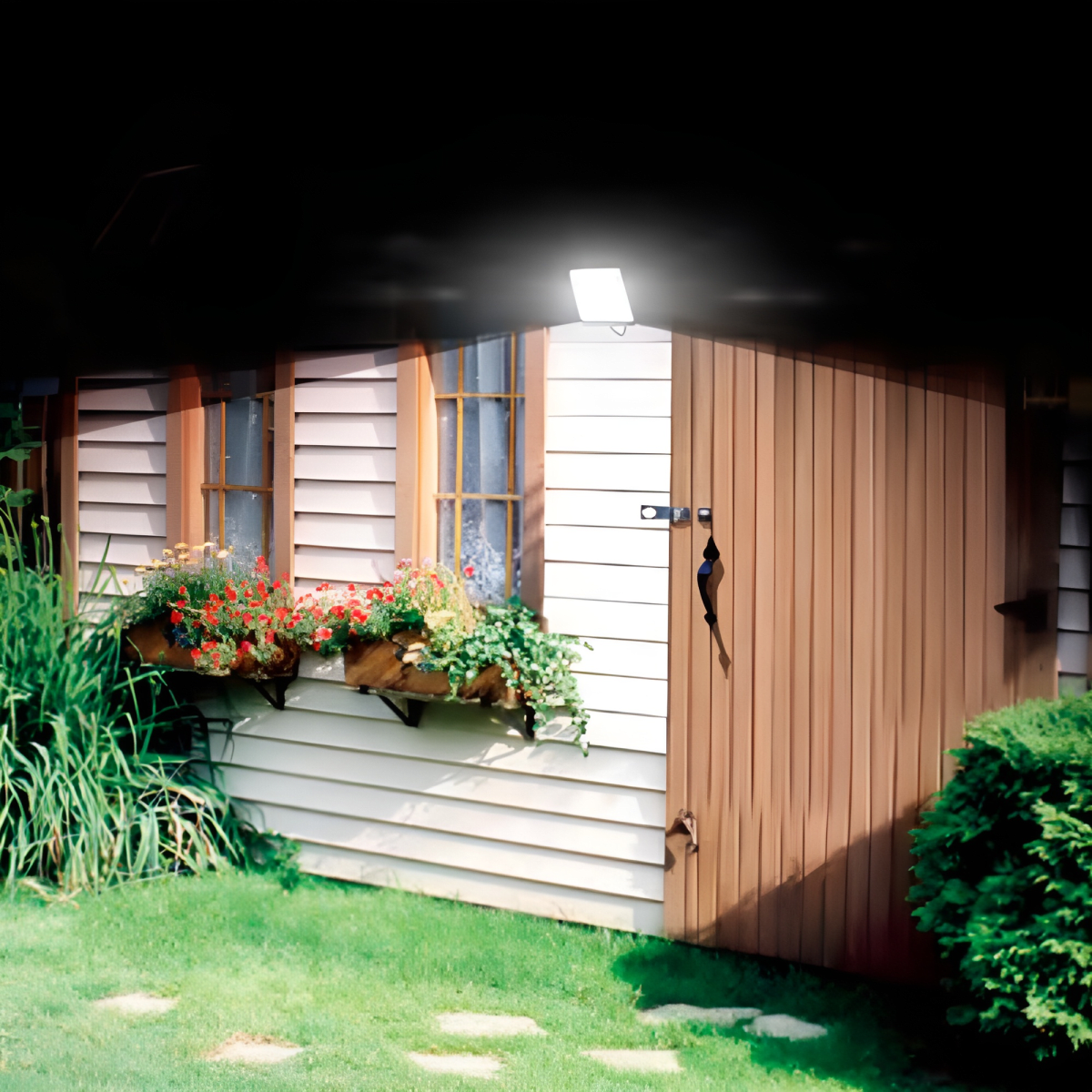 PROYECTOR CON PANEL SOLAR GARDEN1