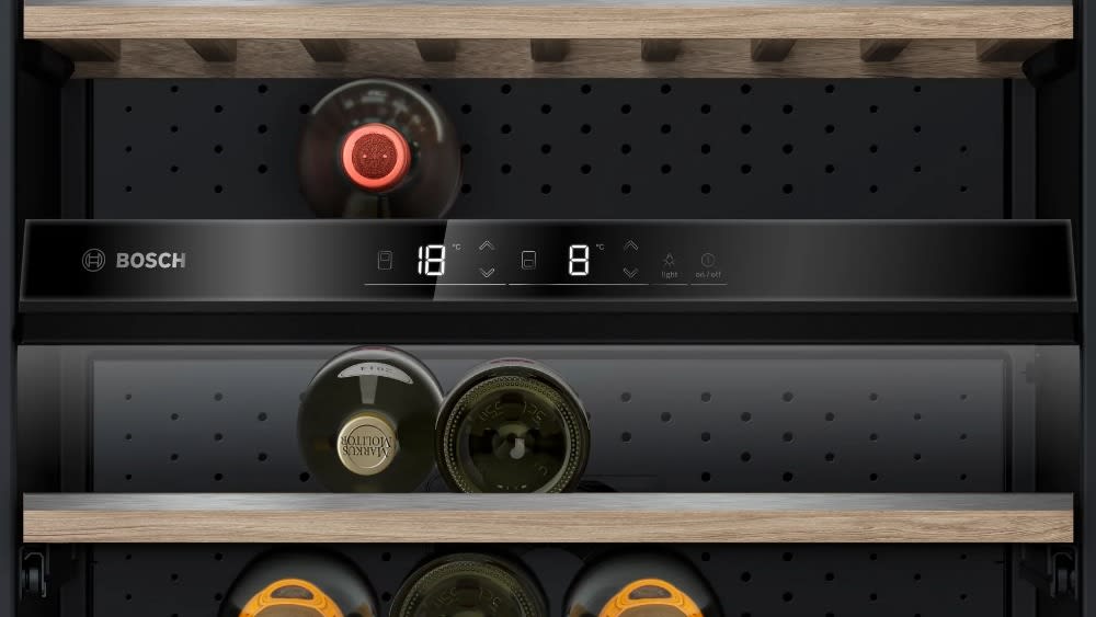 Serie 6 Vinoteca con puerta de cristal 186 x 60 cm. 199 Botellas6