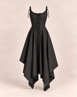 VESTIDO CON OJILLOS Y FALDA CUADRADA1