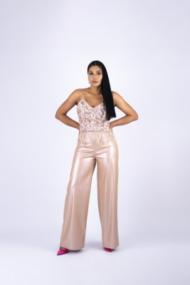 TOP DE LENTEJUELAS Y PLUMAS PALO DE ROSA1