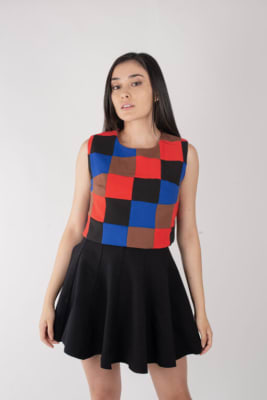 TOP UPCYCLING DE CUADROS ROJ/AZ/NEG/CAF1