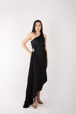 VESTIDO LARGO  COSTADO PLIZADO NEGRO1