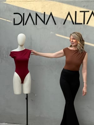 BODY   DRAPEADO EN HOMBRO MARRON1