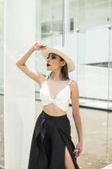 TOP DE BROCADO CON PERLAS