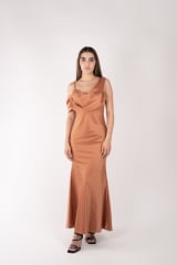 VESTIDO LARGO CON TIRANTE DORADO