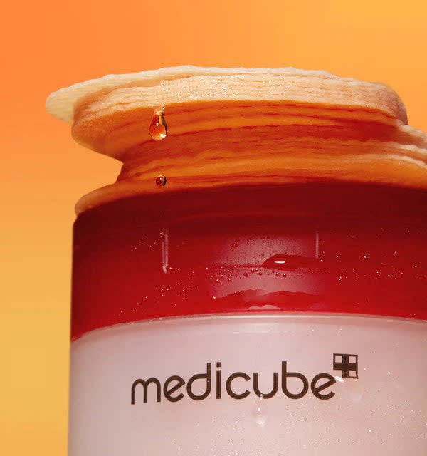 MEDICUBE Red Succinic Acid Peeling Pad -Almohadillas Exfoliantes -70 pzs3