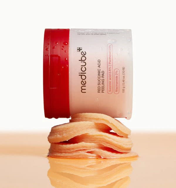 MEDICUBE Red Succinic Acid Peeling Pad -Almohadillas Exfoliantes -70 pzs4
