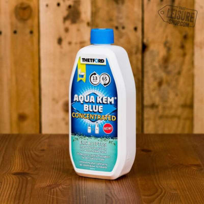 LIQUIDO DISGREGANTE AKBLUE CONCENTRADO EUCALIPTUS P/AGUAS NEGRAS 780ML THETFORD
