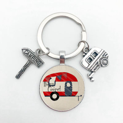 LLAVERO HAPPY CAMPER CR ROJO/BCO AXS