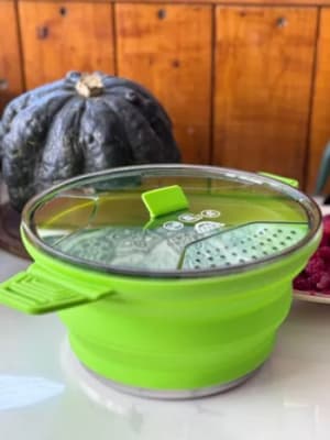 OLLA PLEGABLE SILICONA CON ASAS GREEN 2,5LT - DOITE