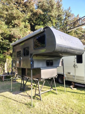 USADO - TRUCK CAMPER 770R PARA F150, SILVERADO, RAM, TUNDRA, AMAROK