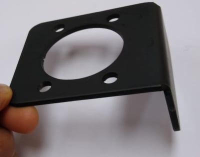 SOPORTE BASE DE MONTAJE ENCHUFE HEMBRA AMERICANO (LADO VEHÍCULO)1