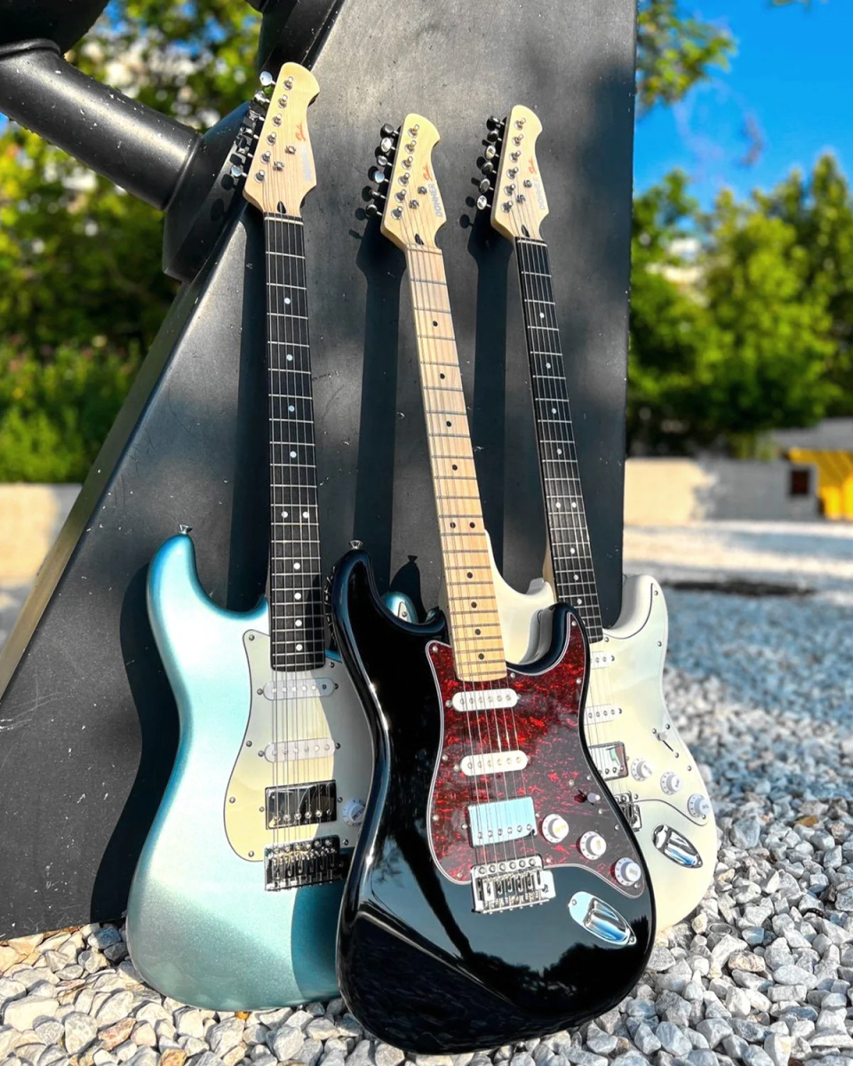 Pack Guitarra Eléctrica Donner DST-152 Black3