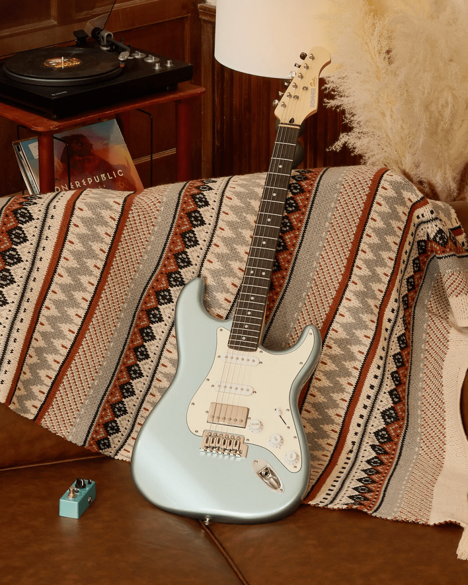 Pack de guitarra eléctrica Donner DST-152R1