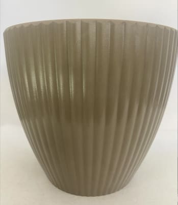 Maceteros Rayado Color: Café de  Resina