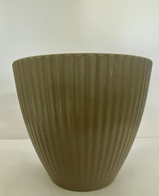 Maceteros Rayado Resina  Color: Café