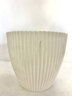 Maceteros Rayado Blanco. Resina