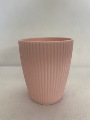 Maceteros Rayado Resina. Rosado