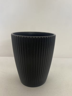 Maceteros Rayado Resina. Negro