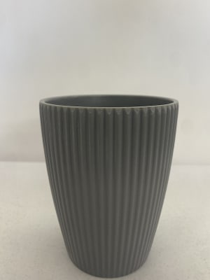 Maceteros Rayado Resina. Gris
