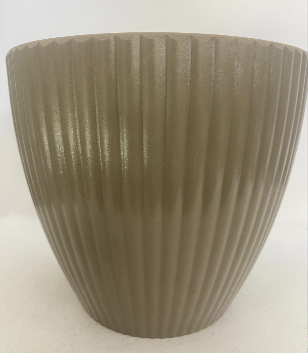 Maceteros Rayado Color: Café de  Resina1