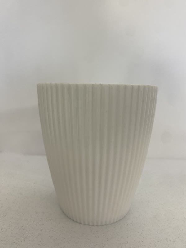Maceteros Rayado Resina Color: Blanco1