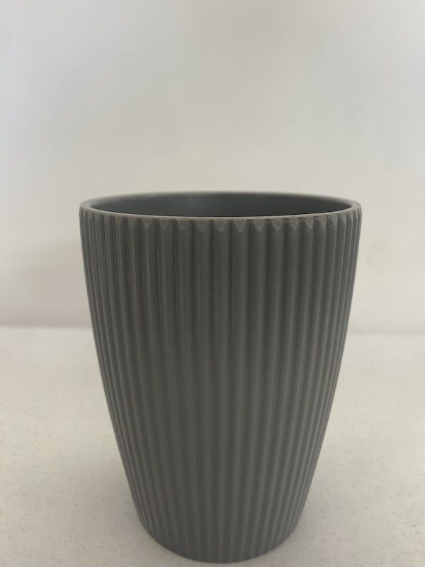 Maceteros Rayado Resina. Gris1