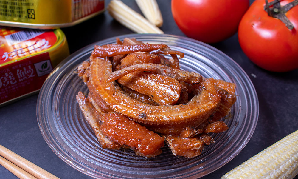 ANGUILA SABORIZADA CON SALSA TOMATE2