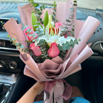 RAMO GRACE LIRIO Y ROSAS