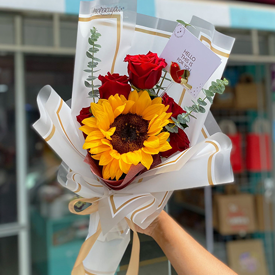 RAMO MIX ROSAS Y GIRASOL1