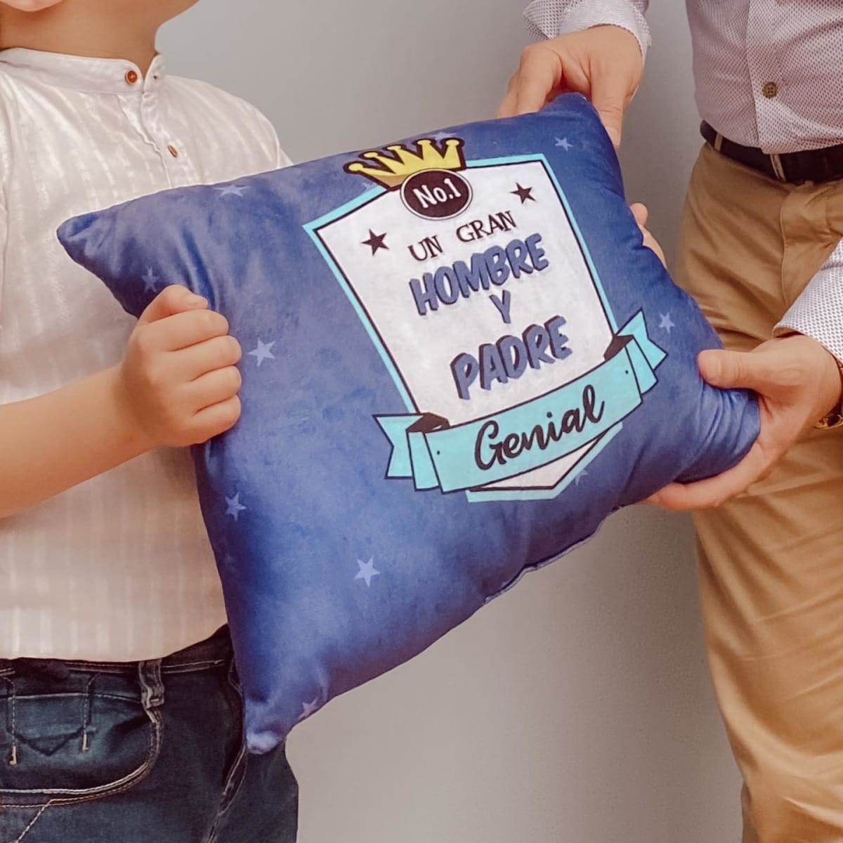 ALMOHADA GRAN HOMBRE Y PADRE1
