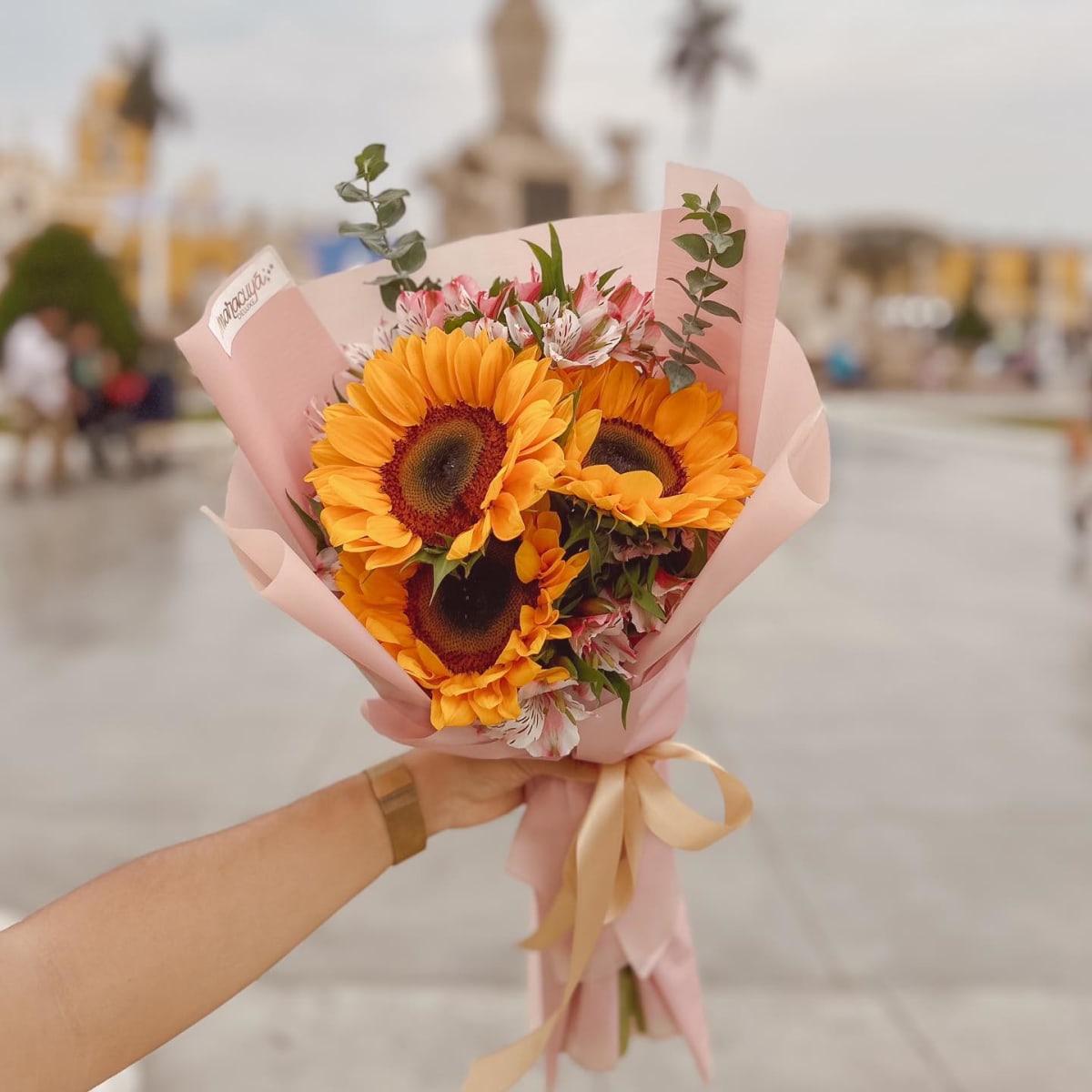 RAMO 3 GIRASOLES Y ASTROMELIAS1